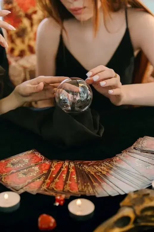 O que é o Tarot? E como funciona?